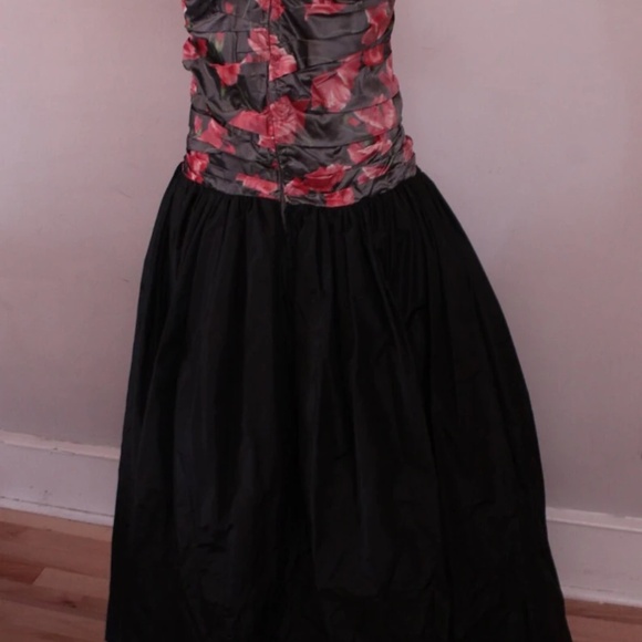 1980's does 1950's Robert Doyle Ruched Bodice Evening Gown with Crinoline - Picture 4 of 8